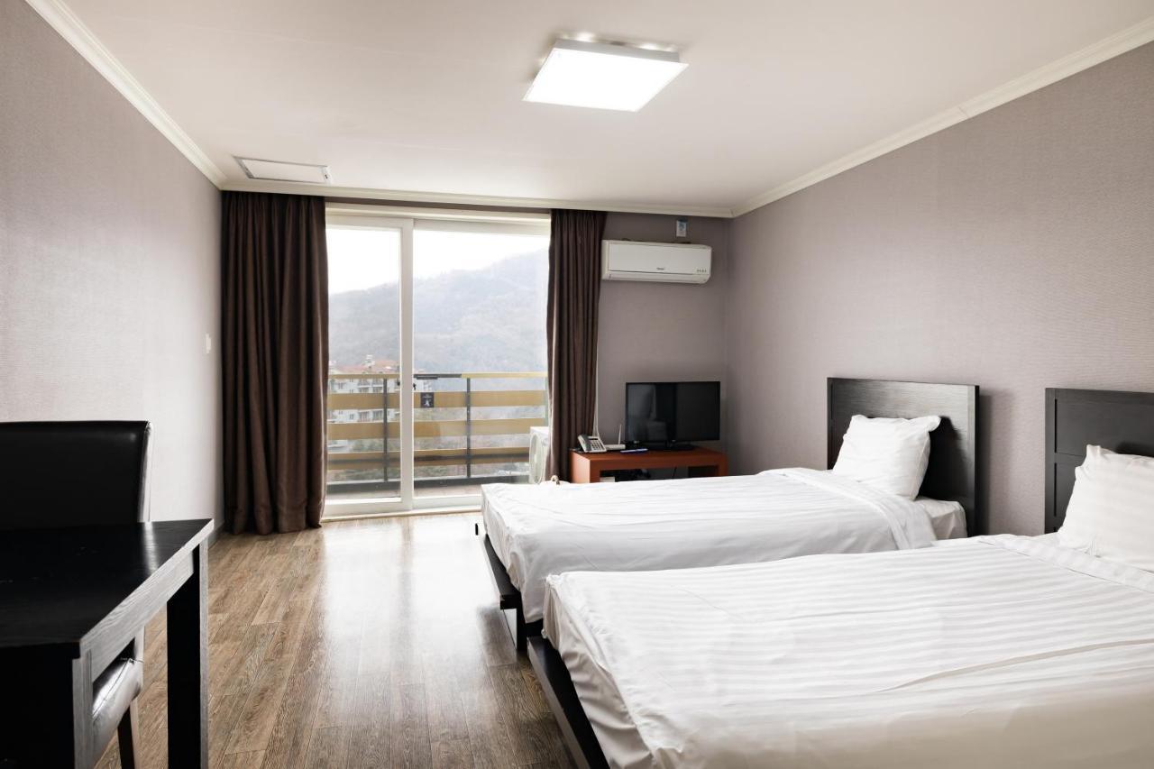 Bears Town Hotel Pocheon Exterior photo